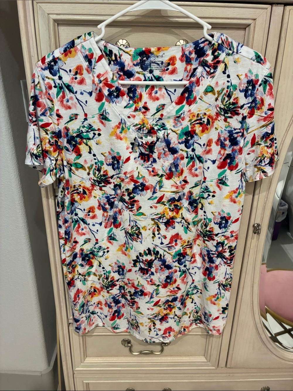 Westbound White Multicolor Floral V‑Neck Short Sleeve Tee